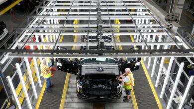 Photo of Ford delays new EV plant and cancels electric three-row SUV as it shifts strategy