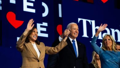 Photo of Why Biden isn’t dragging down Harris