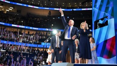 Photo of Tim Walz bolstered by Clinton, Pelosi and Oprah in formal debut as Harris’s VP