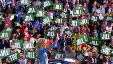 Photo of How Democrats have tightly choreographed the use of signs at party convention