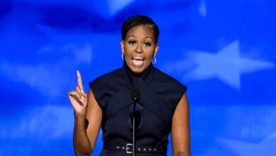 Photo of Michelle Obama tells DNC her parents were ‘suspicious’ of the wealthy despite own $70M net worth, luxury homes