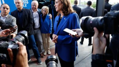 Photo of Harris one-ups Trump on populist plays