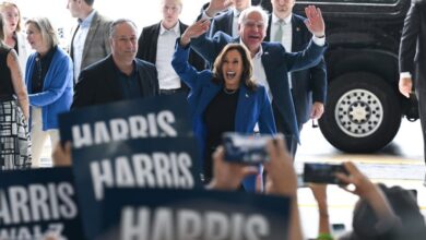 Photo of How Harris has largely stayed away from embracing the ‘first woman’ rallying cry