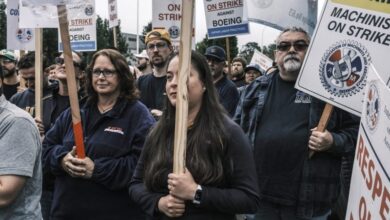 Photo of Boeing machinists on picket lines prepare for lengthy strike: ‘I can last as long as it takes’