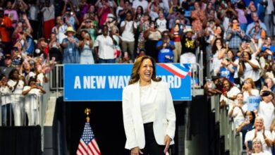 Photo of Kamala Harris posts huge cash advantage over Donald Trump