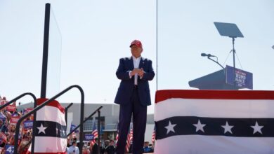 Photo of Trump avoids talking about embattled Mark Robinson at N.C. rally