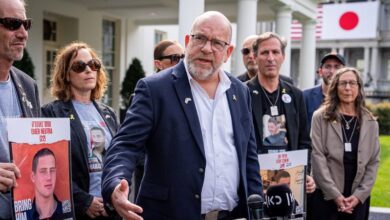 Photo of Father of Israeli-American hostage pleads for deal ‘with Satan’ before Biden, Harris enter Situation Room