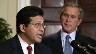 Photo of Alberto Gonzales becomes latest Bush alum to endorse Harris