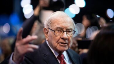 Photo of Warren Buffett — worried about impersonators — says he doesn’t endorse candidates or investments