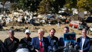 Photo of Trump refuses to denounce threats to FEMA, doubles down on falsehoods