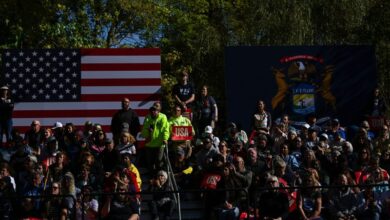 Photo of Harris and Trump fight for an edge with working-class voters in Michigan