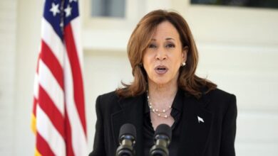 Photo of Harris accuses Trump of seeking ‘unchecked power,’ being ‘unhinged and unstable’