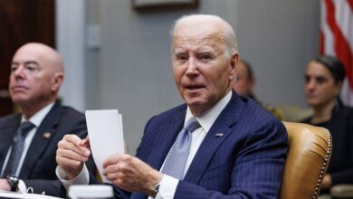 Photo of Biden calls VP Harris ‘president’ at hurricane briefing after being interrupted twice