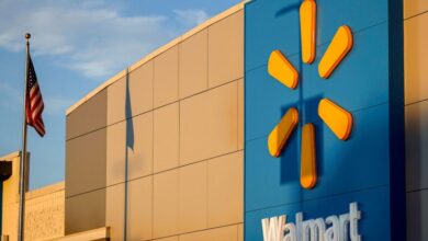 Photo of Walmart hikes its outlook again as shoppers spend more outside the grocery aisles