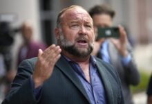 Photo of Judge says he must still approve sale of Infowars to The Onion