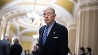 Photo of Grassley rips Wray’s ‘failed’ leadership at FBI with 11 pages of examples in blistering ‘no confidence’ letter