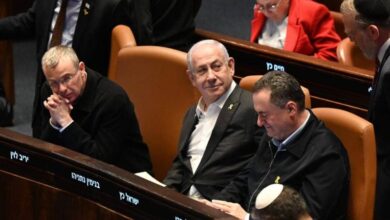 Photo of Netanyahu goes against doctor’s orders, appears in Israeli parliament after surgery