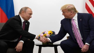 Photo of Trump setting up meeting with Putin, in communication with Xi