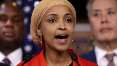 Photo of Ilhan Omar spotlights hypocrisy of politicians who criticized Trump but are attending inauguration