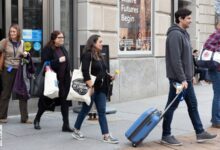 Photo of ‘Fired me illegally’: Emotional ex-USAID employees leave building with belongings after mass layoffs