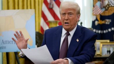 Photo of Trump signs late-night executive order abolishing handful of federal advisory boards