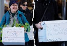 Photo of USAID workers send message to Trump on boxes while leaving office for last time