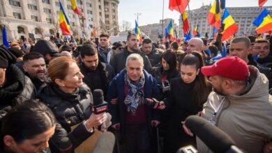 Photo of Romania blocks frontrunner from postponed presidential race