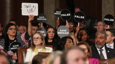 Photo of ‘Squad’ member delivers real-time whiteboard responses to Trump: ‘No king!’